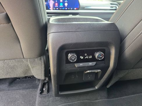 Used 2026 Chevrolet Traverse LT w/ Driver Confidence Package FWD image 18