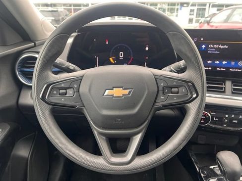 Used 2025 Chevrolet Trax LT FWD image 12