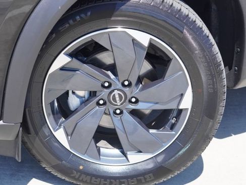 Used 2024 Nissan Rogue SV AWD/4WD image 11
