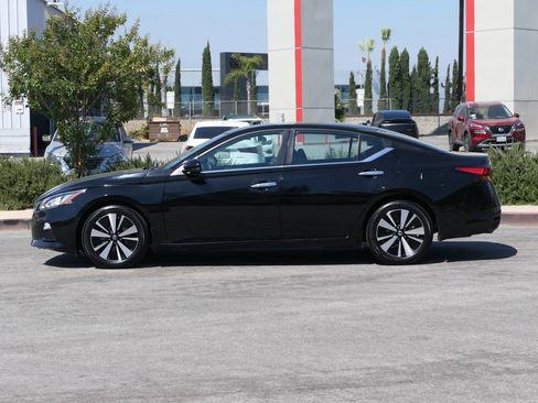 Used 2022 Nissan Altima 2.5 SV w/ SV Premium Package FWD image 6