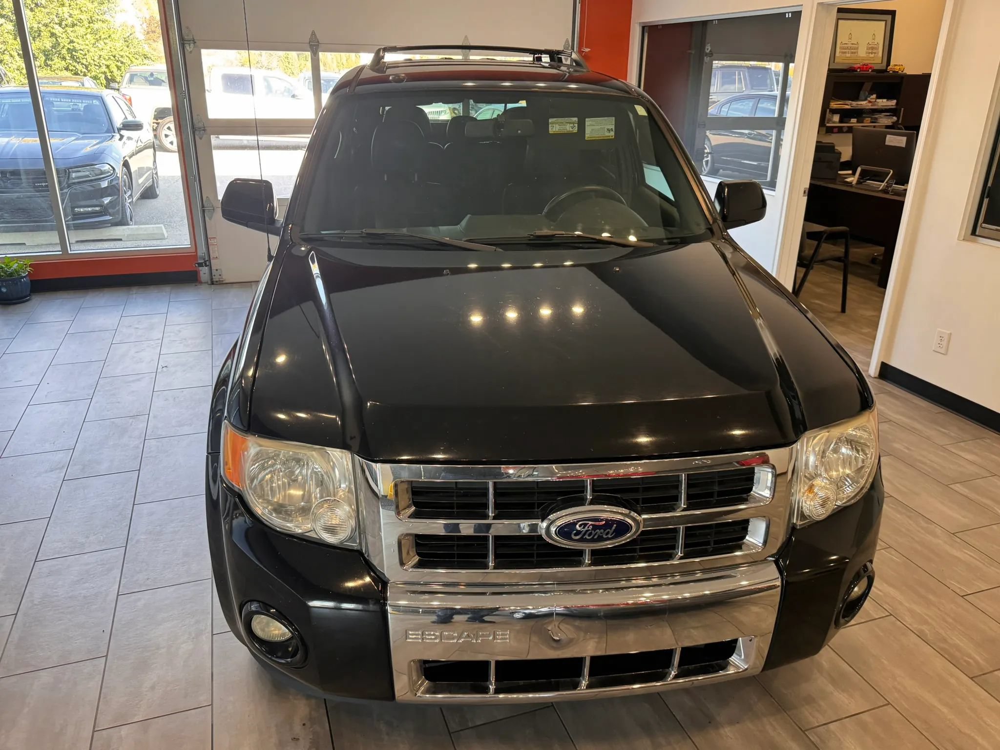 Used 2012 Ford Escape Limited w/ Class II Trailer Tow Pkg FWD image 4
