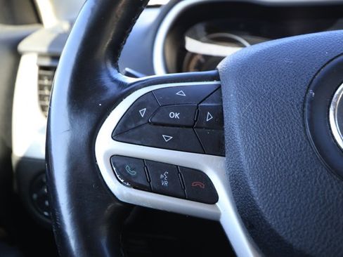 Used 2017 Jeep Cherokee Limited image 8