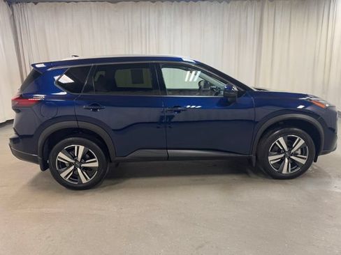 Used 2025 Nissan Rogue SL w/ Tech Package AWD/4WD image 3