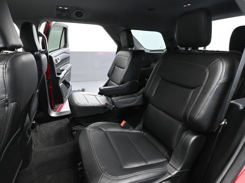 Used 2023 Ford Explorer XLT w/ Equipment Group 202A AWD/4WD image 38