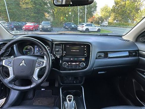 Used 2018 Mitsubishi Outlander SEL image 9