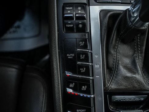 Used 2018 Porsche Macan S image 36