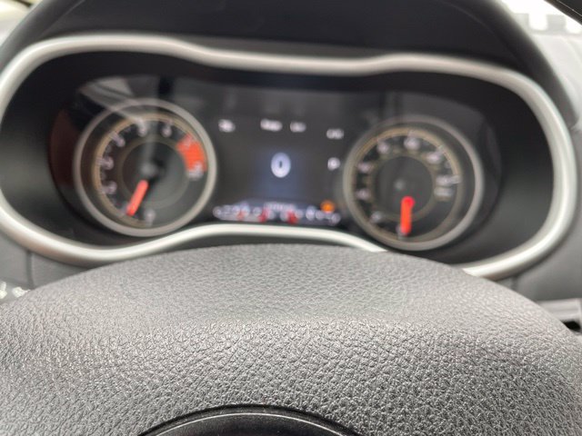 Used 2018 Jeep Cherokee Overland w/ Technology Group AWD/4WD image 30