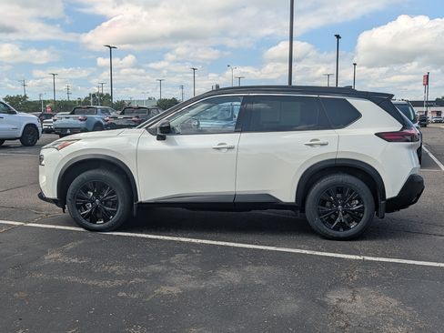 Used 2023 Nissan Rogue SV w/ SV Premium B Package AWD/4WD image 2