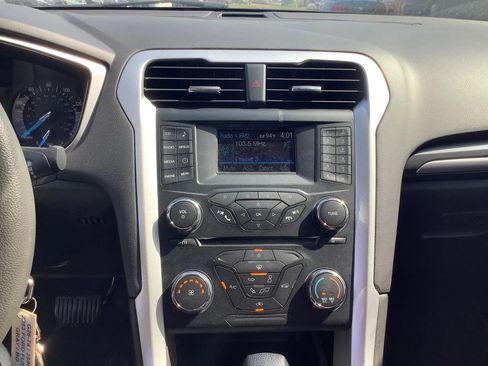 Used 2013 Ford Fusion SE FWD image 19