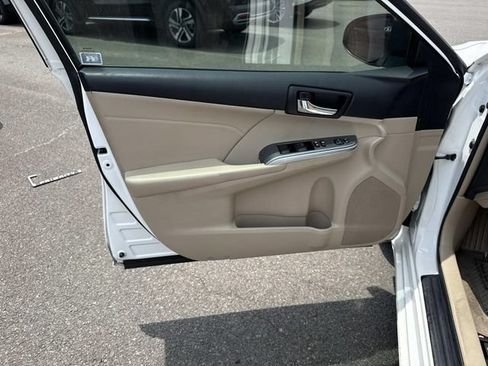 Used 2013 Toyota Camry XLE w/ Leather Pkg FWD image 13
