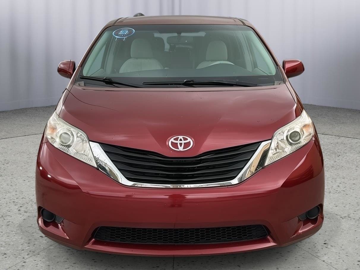 Used 2011 Toyota Sienna LE w/ Towing Pkg FWD image 8