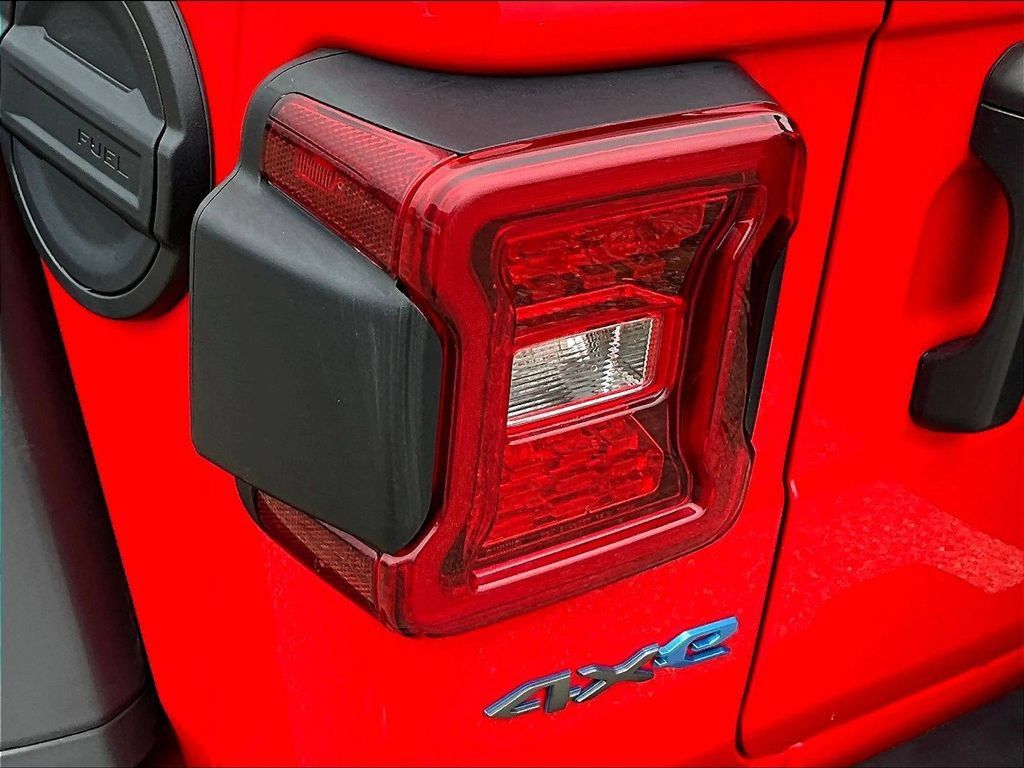 Used 2021 Jeep Wrangler Unlimited Rubicon 4xe w/ Cold Weather Group AWD/4WD image 25