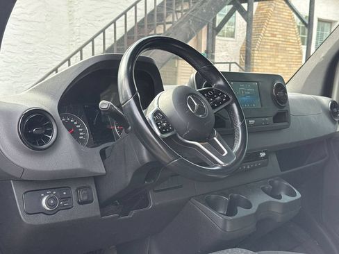 Used 2021 Mercedes-Benz Sprinter 1500 w/ Premium Package image 16