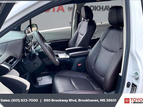Used 2024 Toyota Sienna Platinum AWD/4WD image 20