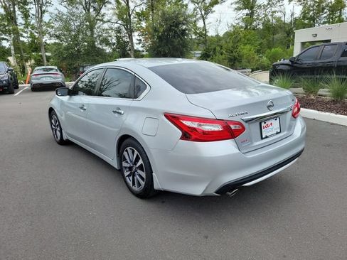 Used 2017 Nissan Altima 2.5 SV FWD image 3