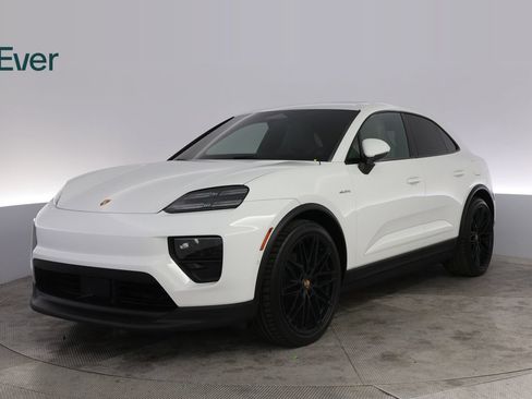 Used 2024 Porsche Macan 4 Electric AWD/4WD image 2