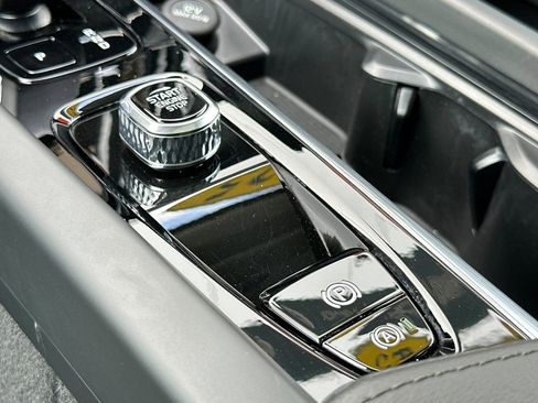 Used 2025 Volvo XC60 B5 Core w/ Protection Package Premier image 24