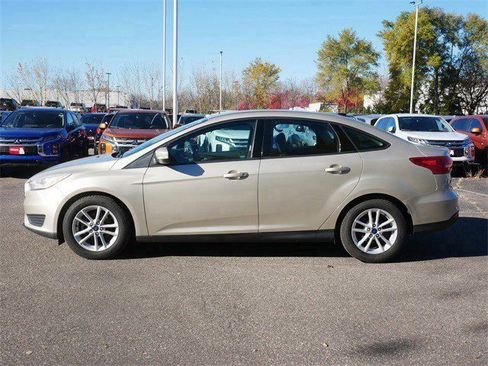 Used 2017 Ford Focus SE image 4