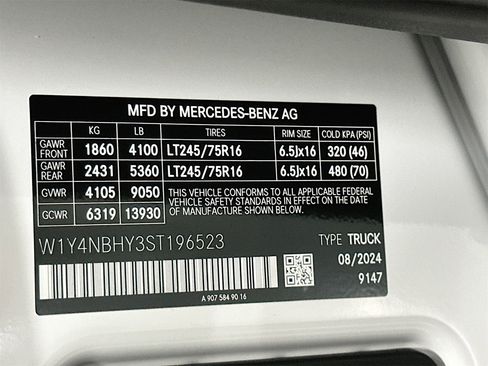 Used 2025 Mercedes-Benz Sprinter 2500 image 28