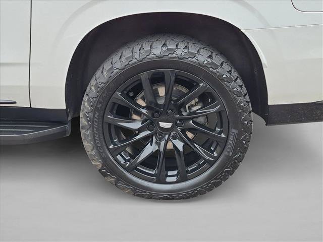 Used 2024 Cadillac Escalade ESV Sport w/ LPO, ONYX Package AWD/4WD image 24