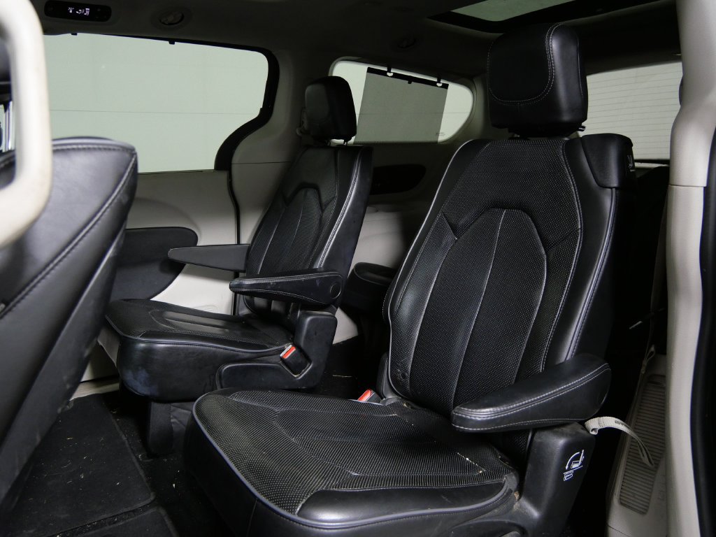 Used 2019 Chrysler Pacifica Limited FWD image 15