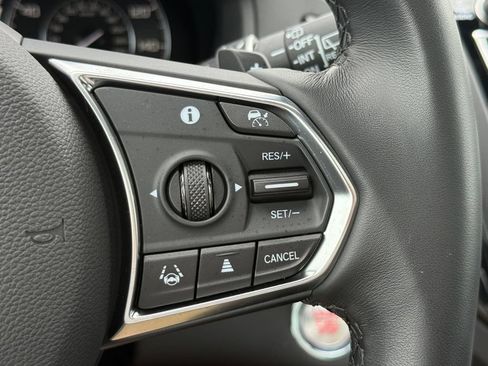 Used 2025 Acura RDX SH-AWD image 18