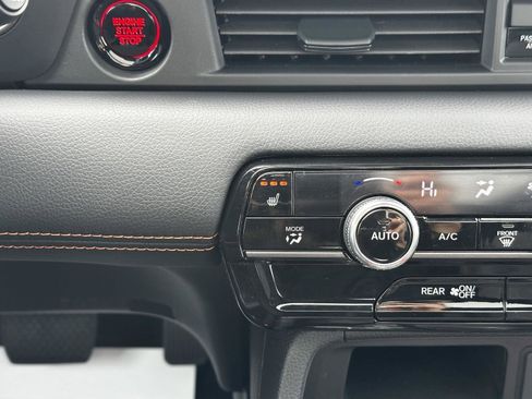 Certified 2025 Honda Pilot TrailSport image 30