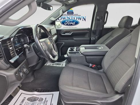 Used 2025 Chevrolet Silverado 1500 LT AWD/4WD image 30