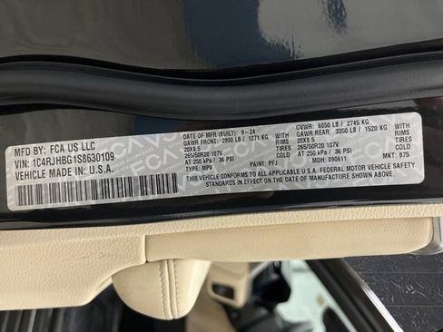 Used 2025 Jeep Grand Cherokee Limited w/ Luxury Tech Group II image 41