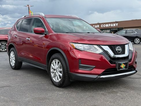 Used 2020 Nissan Rogue SV FWD image 2