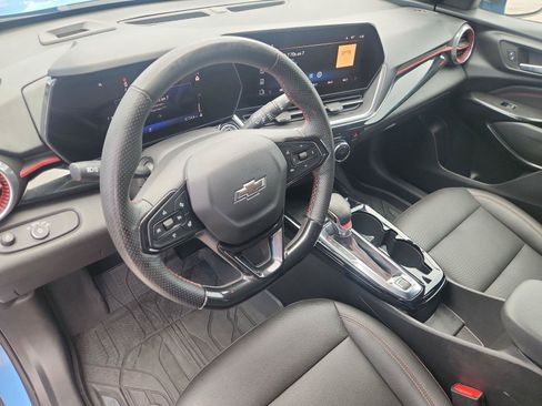Used 2024 Chevrolet Trax RS w/ Sunroof Package FWD image 10