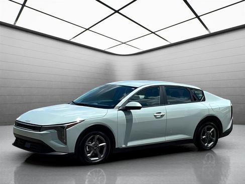 Used 2025 Kia K4 FWD image 1