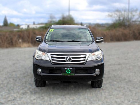 Used 2011 Lexus GX 460 w/ Convenience Pkg image 2