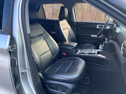 Used 2023 Ford Explorer Limited AWD/4WD image 11