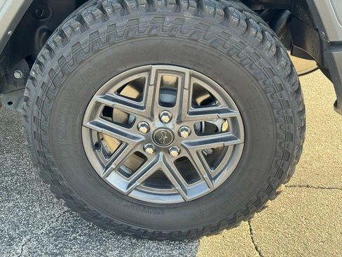 Used 2024 Jeep Wrangler Sport S image 7