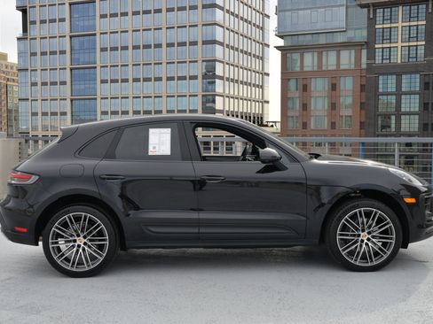 Certified 2026 Porsche Macan AWD/4WD image 8