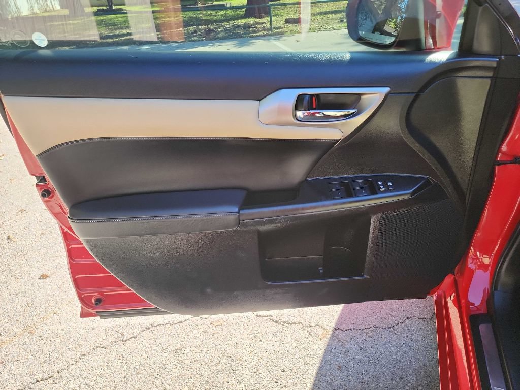 Used 2015 Lexus CT 200h w/ Seat Comfort Package FWD image 11