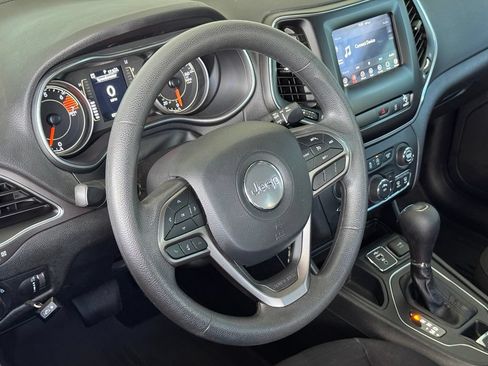 Used 2021 Jeep Cherokee Latitude FWD image 18