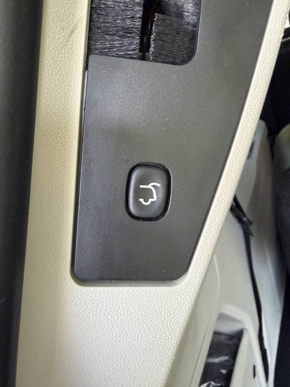 Used 2012 Chrysler Town & Country Touring w/ Entertainment Group #1 FWD image 14