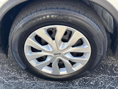 Used 2016 Nissan Rogue S w/ Appearance Package image 9