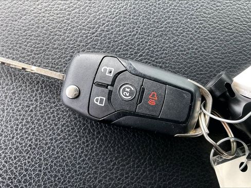 Used 2019 Ford F250 XLT w/ XLT Premium Package image 9