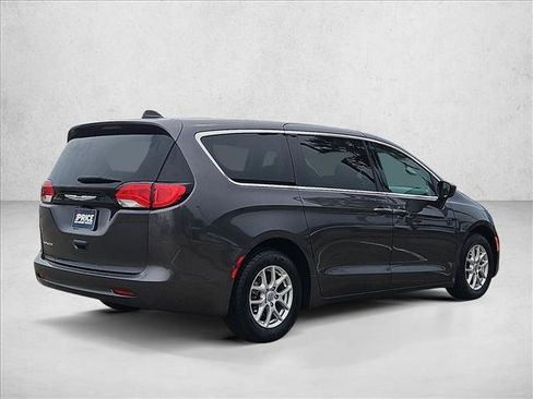 Used 2023 Chrysler Voyager LX FWD image 5