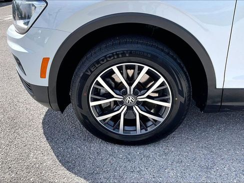 Used 2019 Volkswagen Tiguan SE w/ Panoramic Sunroof Package AWD/4WD image 13