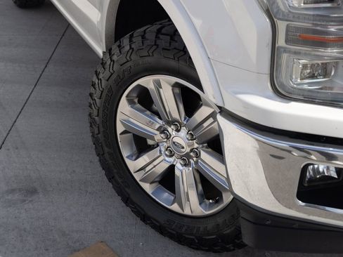 Used 2018 Ford F150 Lariat w/ Equipment Group 502A Luxury image 8