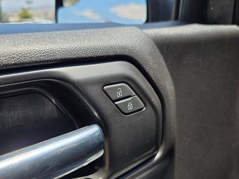 Used 2021 Chevrolet Silverado 1500 Custom AWD/4WD image 27