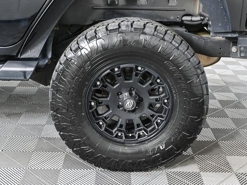 Used 2016 Jeep Wrangler Unlimited Sahara w/ Connectivity Group image 33