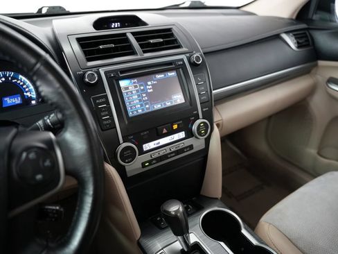 Used 2012 Toyota Camry XLE w/ Leather Pkg FWD image 18