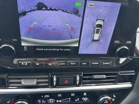 Used 2023 Nissan Pathfinder Platinum image 24