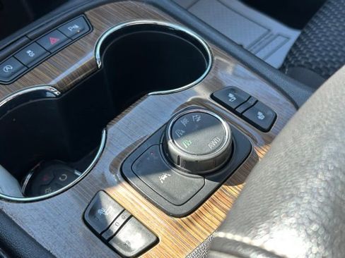 Used 2021 GMC Acadia SLE w/ Driver Convenience Package image 44