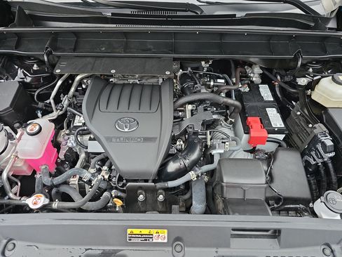 Used 2024 Toyota Highlander XLE FWD image 31